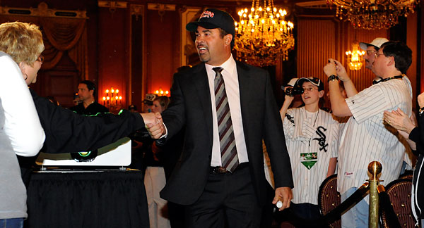 Guillen back at SoxFest; wants to 'help the organization